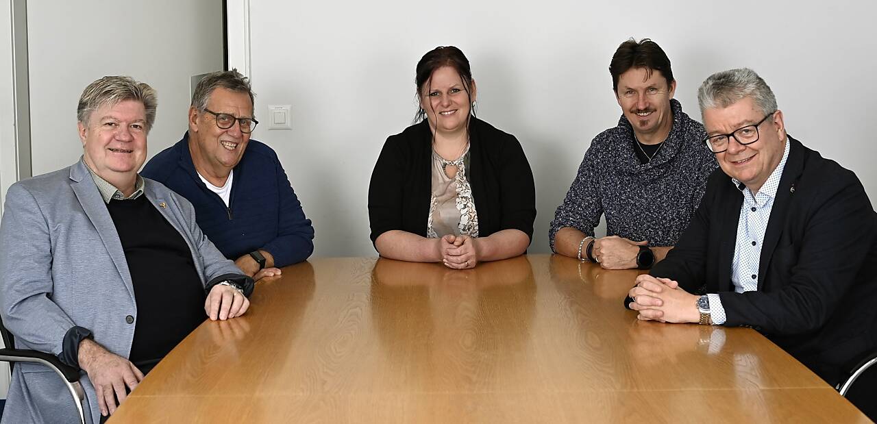 Gruppenfoto des Gemeinderates